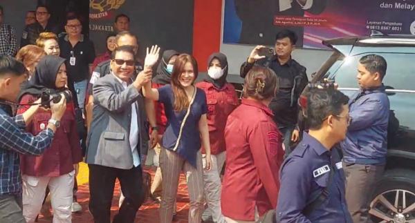 Momen Bahagia Jessica Wongso Terpidana Kasus Kopi Sianida Keluar dari Lapas