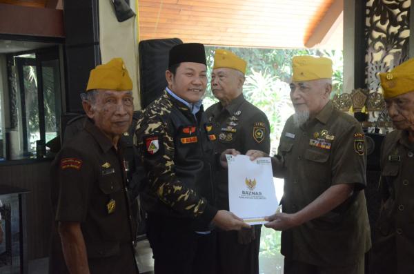 Warakawuri Sidoarjo Senyum Sumringah Terima Santunan dari Pemkab