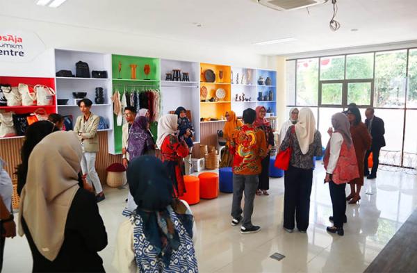 Gandeng Perguruan Tinggi, Pos Indonesia Luncurkan PosAja UMKM Center di UGM