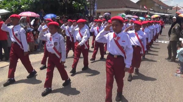 230 Regu Barisan TK/PAUD dan SD di Bangka Selatan Meriahkan Pawai Perayaan HUT RI Tingkat Kabupaten