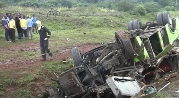 Tabrakan Maut: Bus Hantam Banyak Mobil lalu Masuk Parit, 14 Orang Tewas dan 55 Terluka Parah