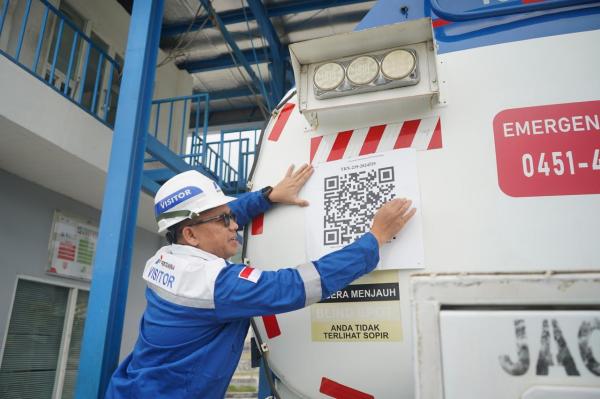 Pertamina Patra Niaga Sulawesi Pasang QR Code Untuk Mobil Agen BBM Industri