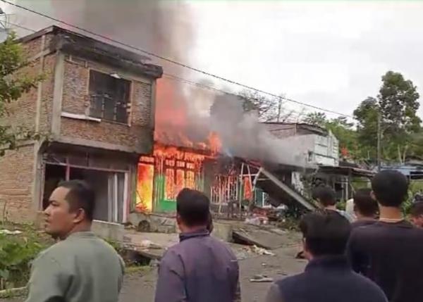 BREAKING NEWS: Tiga Unit Rumah di Bener Meriah Ludes Terbakar