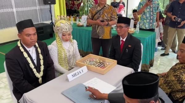 Unik, 10 Pasangan Pengantin di Tuban Nikah Masal Untuk Memeriahkan HUT Republik Indonesia ke-79