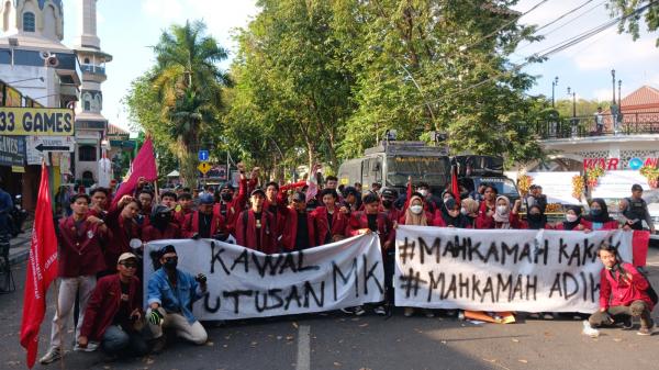 Tolak Revisi UU Pilkada, IMM Gresik Berunjukrasa, Saat Pelantikan Anggota DPRD Gresik