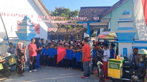 HUT RI ke-79, Ratusan Warga dan Siswa SDN Torjunan 3 Gelar Jalan-Jalan Sehat dan Pentas Seni Kreatif