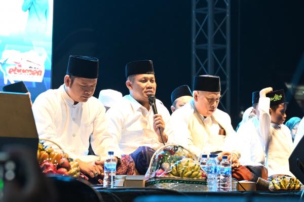 Puluhan Ribu Orang Bershalawat di Pembukaan Pesta Rakyat Kebumen, Malam Ini Ada Konser Jamrud