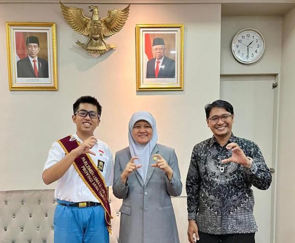 Sultan Flambo Albana, Bintang Baru dari SMAN 5 Surabaya di Parlemen Remaja 2024