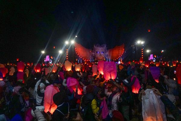 Ribuan Lampion dan Lagu Untuk Perempuan yang Sedang di Pelukan Sempurnakan DCF 2024