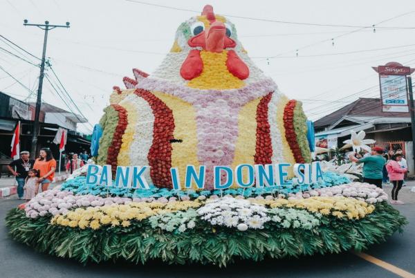 Float Besar Bunga dan Celengan Ayam milik Bank Indonesia jadi Jawara di TIFF 2024