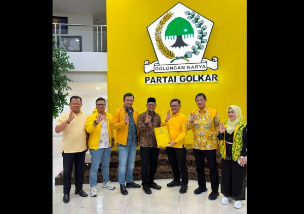 Ditandatangani Bahlil, Imam-Ririn  Kantongi SK dan Form B1-KWK DPP Golkar Maju Pilkada Depok 2024