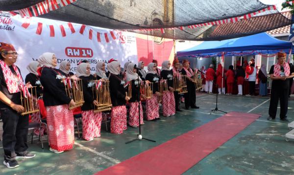 Dari Penampilan Angklung Hingga Aneka Lomba, RW14 Bukit Nusa Indah Serua Semarakkan HUT RI Ke-79