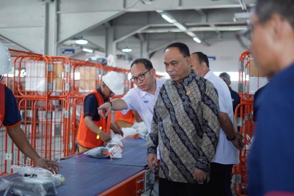 Komitmen Goes Green, PosIND Resmikan Sentra Layanan Logistik Otomasi di Jakarta