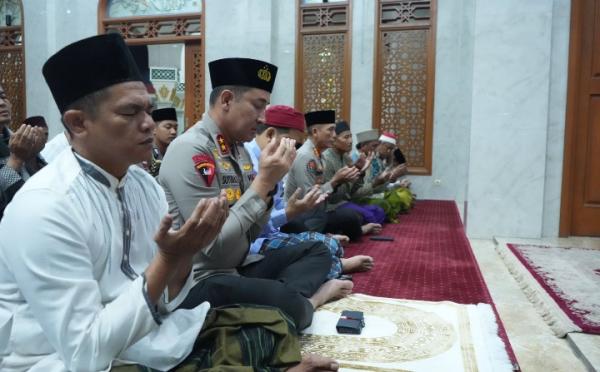 Kapolda Banten Laksanakan Safari Sholat Subuh Berjamaah Keliling di Masjid Al-Firdaus Serang