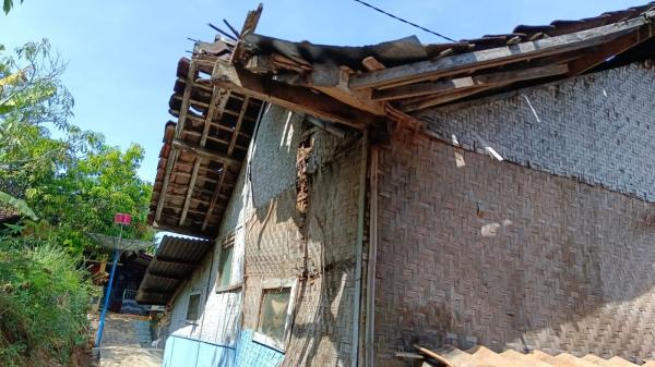 Miris, Rumah Seorang Janda di Cibatu Mau Rubuh Butuh Perhatian Pemkab Garut