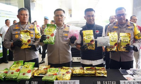 Ungkap Kasus Narkoba, Ditresnarkoba Polda Jateng Sita 18 Kg Sabu dan 2.425 Butir Ekstasi