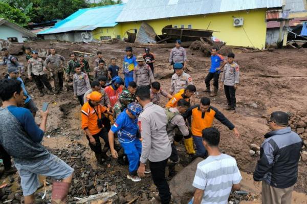 Tim SAR Evakuasi 18 Jenazah Korban Banjir Bandang Ternate