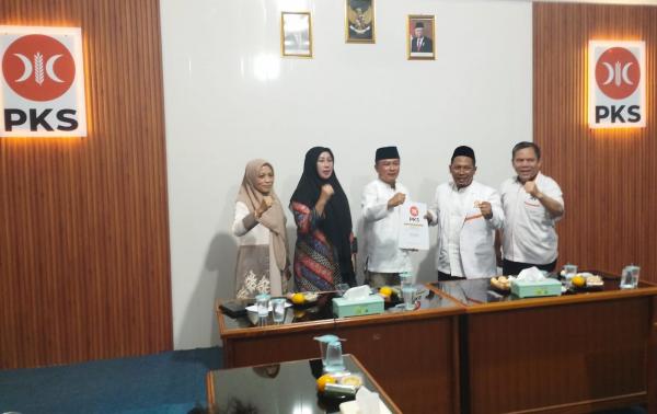 Calon Bupati Dian Rachmat Daftar ke KPU Kuningan di Hari Kedua Pendaftaran