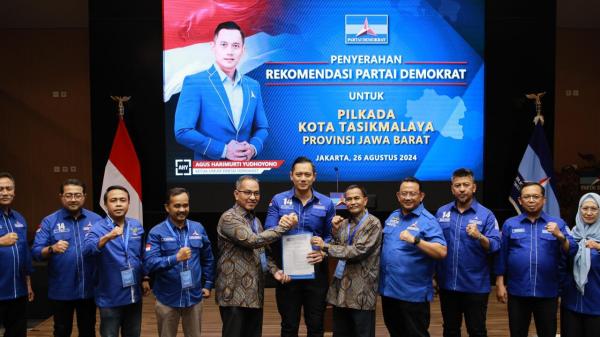 Partai Demokrat Serahkan SK untuk Pasangan Ivan Dicksan-Dede Muharram untuk Pilkada Kota Tasik 2024