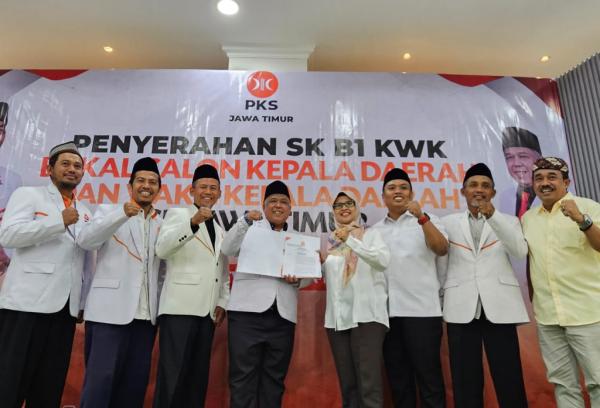 PKS Jatim Serahkan 7 SK B1KWK, Kang Irwan: Siap All Out Raih Kemenangan Berkah dan Bermartabat