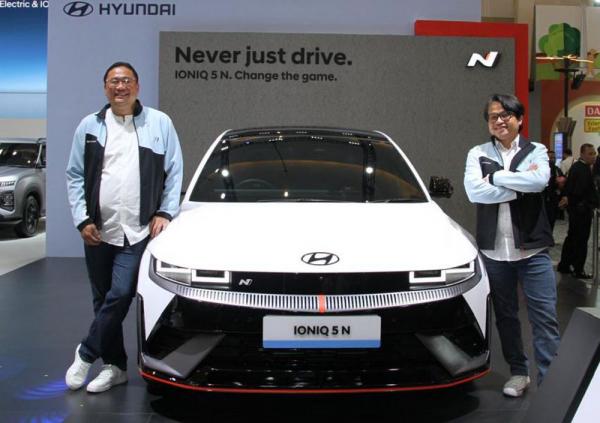 Hyundai Hadirkan Dua Mobil Listrik Terbarunya di GIIAS Surabaya 2024