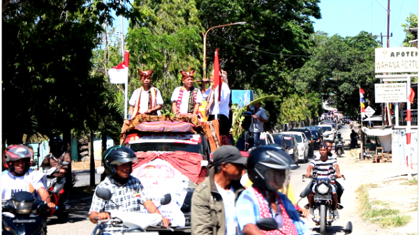 Pertama di NTT Dengan Tarian Budaya Timor  Ribuan Pendukung Iringi Paket ROMAN Daftar ke KPU