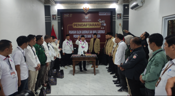 AIM-Asanuddin Resmi Daftar Cagub dan Cawagub di KPU Sulbar