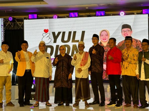 Pasangan Yuli-Dion Deklarasi dengan 8 Partai Koalisi Sebelum Daftar ke KPU Purworejo