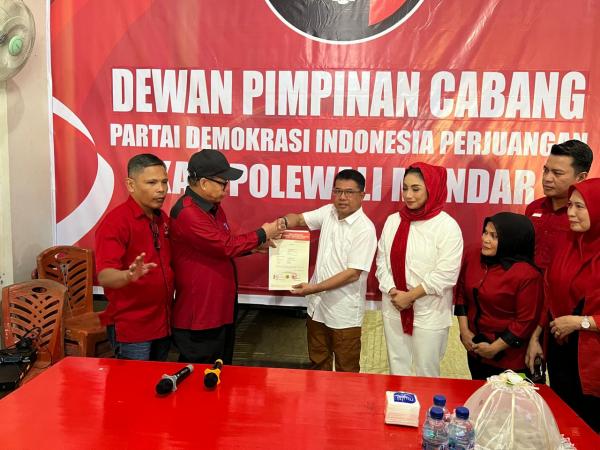 Jelang Pendaftaran Ketua PDIP Polman Serahkan B1KWK Pada Paslon BESTI