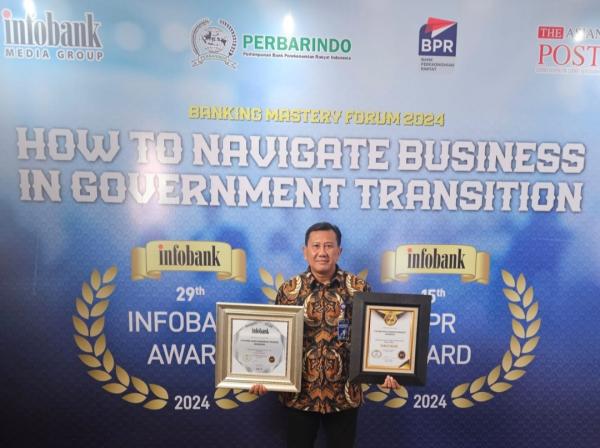 Semakin Bersinar, Bank Daerah Karanganyar Raih Human Capital Award dari Majalah Top Buusines