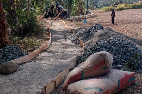 Penantian Panjang Warga Kampung Jajawai Menikmati Jalan yang Layak Akhirnya Terwujud