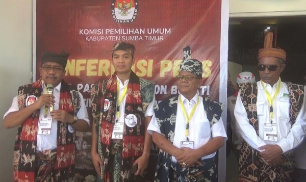 Ribuan Massa Antar Paket ULP-YH Daftar ke KPU, Siap Menangkan Hati Rakyat Pemilih Sumba Timur