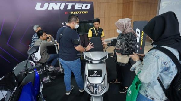 Promo Heboh Motor Listrik United E-Motor Guncang GIIAS Surabaya 2024