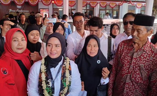 Cakra Khan Dampingi Sang Kakak Citra Pitriyami Bacalon Bupati Pangandaran Mendaftar ke KPU