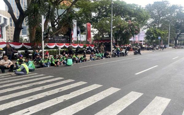 Ada Demo Ojol, Jalan Medan Merdeka Barat Ditutup