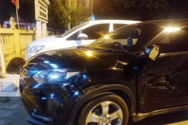 Memalukan, 2 Sejoli di Solo Nekat Saling Tabrakkan Mobil Gegara Soal Asmara