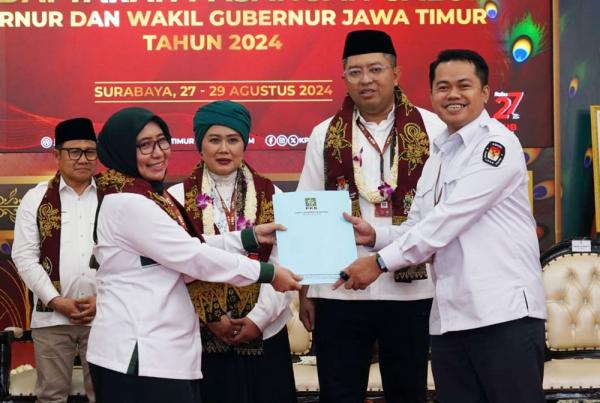 Maju di Pilgub Jatim, Luluk-Lukmanul Resmi Daftar ke KPU Jatim