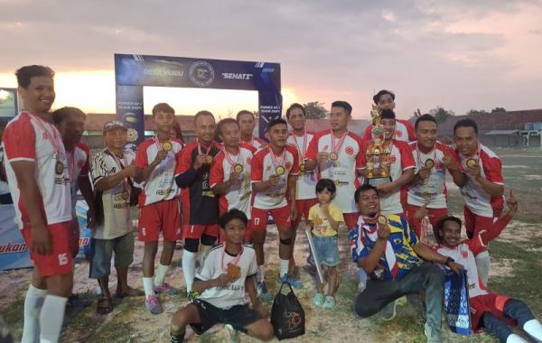 Kalahkan Tim Sepak Bola Surojenggolo,  Tim Kembangan Juara 1 Pordes I Kuwu