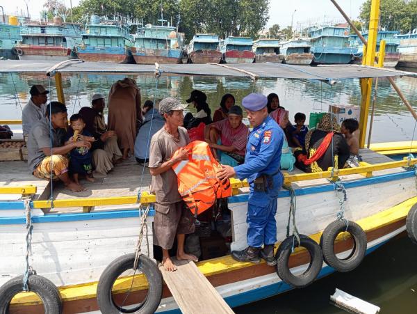 Jelang KTT IAF ke 2 Bali, Polres Probolinggo Perketat Penjagaan Laut dan Dermaga di Probolinggo