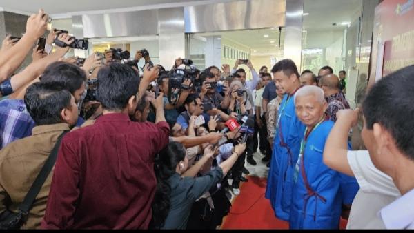 Bobby Nasution Jalani Tes Kesehatan, Santai dan Bercanda Dengan Awak Media