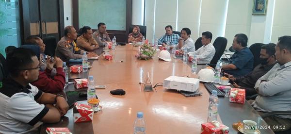 Persiapan Hadapi Pilkada 2024, Polsek Sungai Sembilan Lakukan FGD di PT Pacific Indopalm Industries