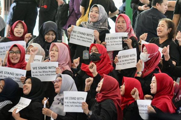 Kemenkes Sebut dr. Aulia Risma Dipalak Seniornya, Dekan FK Undip: Diungkap Saja!