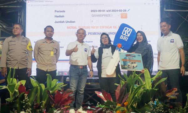 Nabung di BRI, Nasabah Ini Dapat Hadiah Mobil New Ertiga