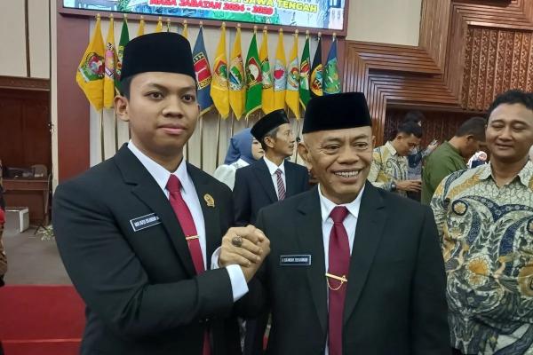 Sosok Iskandar dan M Rizqi, Ayah-Anak yang Dilantik jadi Anggota DPRD Jateng