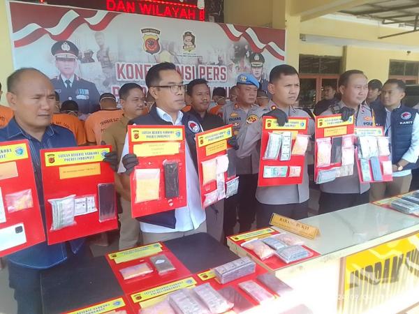 Peredaran OKT Sasar Para Pelajar di Indramayu, 15 Tersangka Pengedar Berhasil Diamankan Polisi