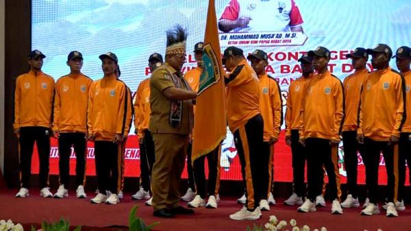 Pj Gubernur Lepas Kontingen Papua Barat Daya ke PON XXI Aceh dan Sumatera Utara