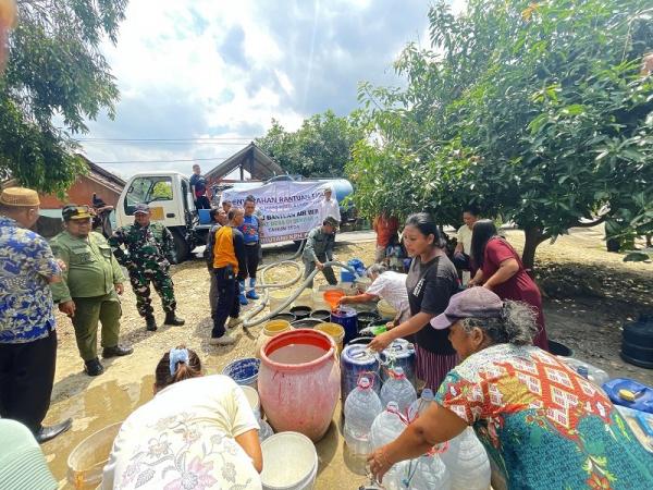 Dua Mobil Tangki Air Bantuan dari KPH Purwodadi Diserbu Warga Lebak Grobogan