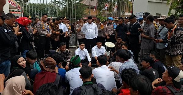 Pelantikan Anggota Dewan Kota Cilegon, Diwarnai Unjuk Rasa Berbagai Organisasi Mahasiswa