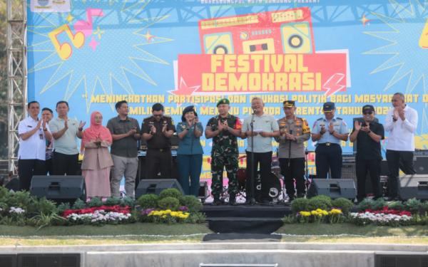 Tingkatkan Partisipasi Pemilih Pemula,  Bakesbangpol Bandung Gelar Festival Demokrasi