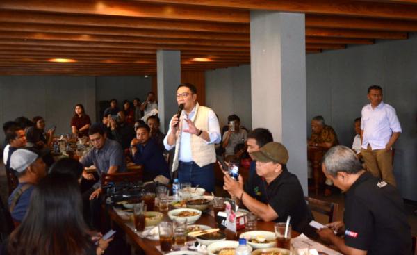 Makan Siang Bareng Jurnalis, RK Sampaikan Gagasan Berupa Informasi Keterbukaan Publik